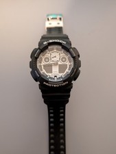 Casio G-Shock Noire Fond Blanc