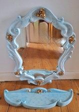 Miroir vintage en céramique avec sa tablette, décoration rétro de salle de bains