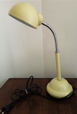 lampe de bureau métal articulée de couleur jaune