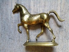 UN CHEVAL EN BRONZE OU LAITON