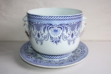 Ancien cache-pot et dormant en faïence de Gien décor Rouen bleu têtes de faunes