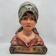 Sculpture buste en plâtre polychrome jeune femme Au village début XXème