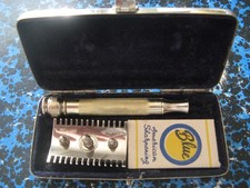 Rasoir mécanique ancien GILLETTE  ,made in USA , dans son étui en métal.