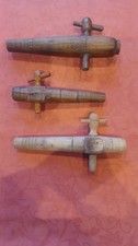3 anciens robinets de tonneau