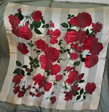 Foulard Carré Châle Yves Saint Laurent Vintage Soie Roses Rouges Beige 87 cm