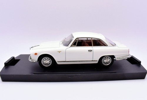 Miniature voiture alfa - miniature,