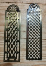 2 plaques de propreté en laiton anciennes 