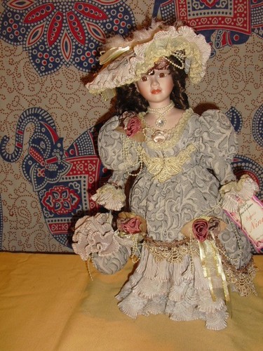 Poupée porcelaine de - porcelaine,