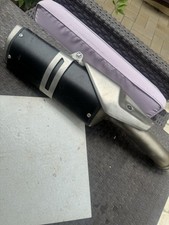 Un Silencieux d'échappement Origine KTM 390 Duke 2021 2022 2023 94305083000