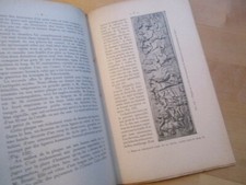 UN BANDEAU EN OR AVEC FIGURES