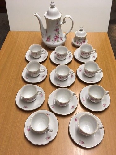 Service cafeen porcelaine - à,