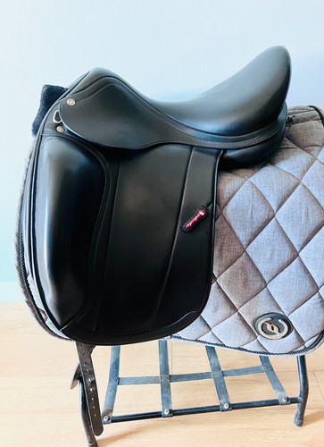 Equipe elegance dressage - elegance,