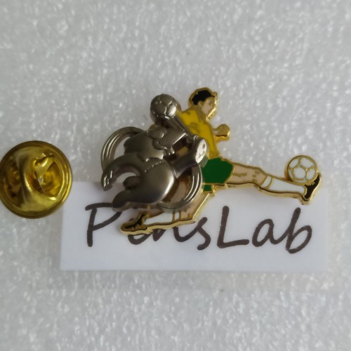Pin football footix coupe - pin's-football-footix-coupe, du