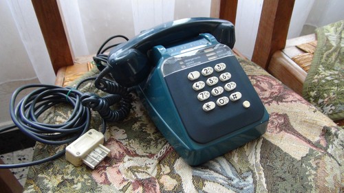 Ancien téléphone cadran - à,
