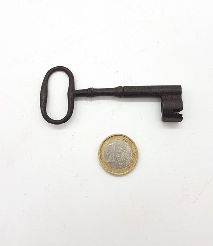 Ancienne petite clé - , placard