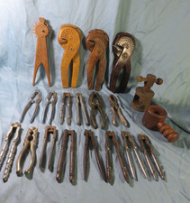 Lot de 20  différents casse  noix noisettes en bois, fer,acier. différents types