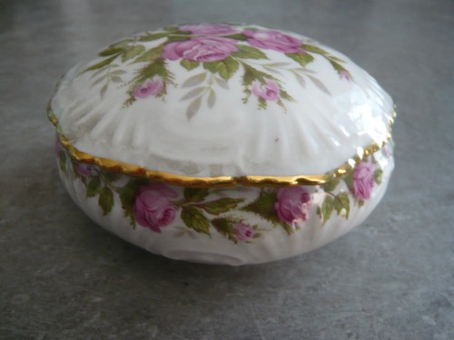 Ancienne petite boite - , en