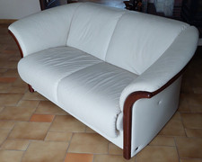 Canapé cuir 2 places et repose pied couleur écru