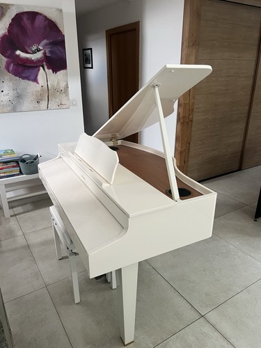 Piano queue blanc - à,
