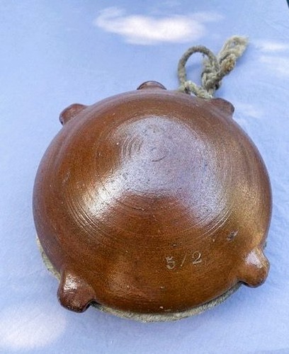 Ancienne gourde crapaud - , en