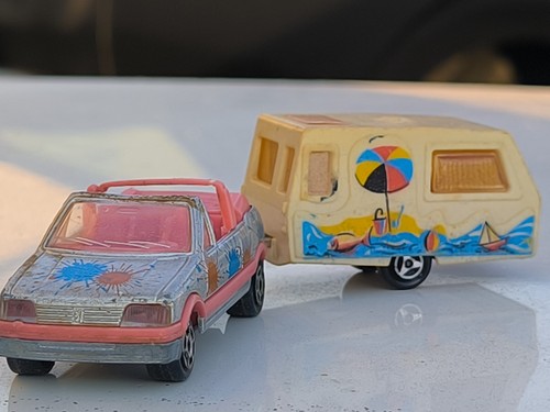 Majorette 205 gti caravane - +,