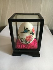 oeuf peint a la main sous