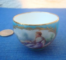 V68 Rare Tasse Miniature Porcelaine Peinte XIXe PERRIER JULIENNE Femme Mouton