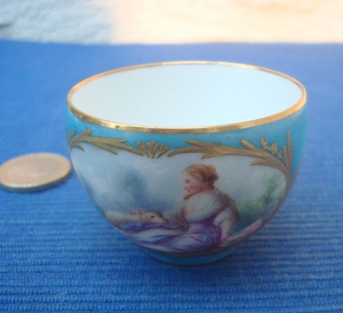 V68 rare tasse miniature - v68,