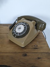 Téléphone à cadran vintage kaki par Socotel modèle S63