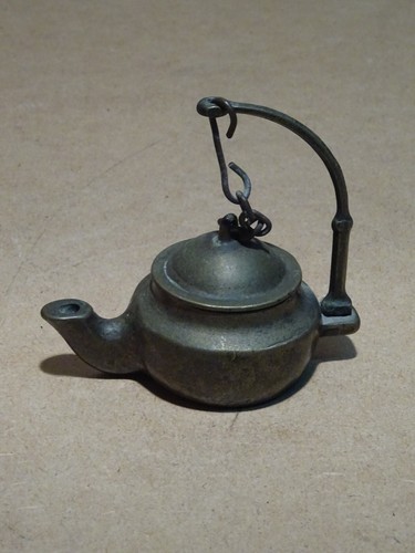 Une lampe huile - lampe, en