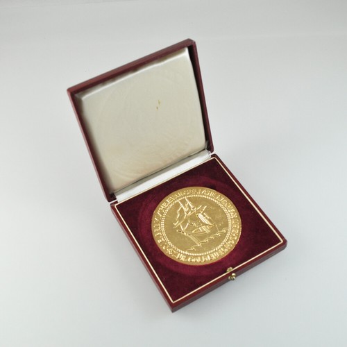 Médaille pour la golden - pour,