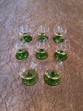 8 petits verres à liqueur