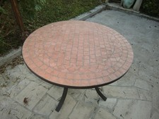 Table ronde de jardin plateau carreau céramique