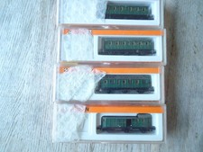 ARNOLD 4 WAGONS VOITURE FOURGON - en boite   -  N 1/160