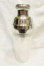 GRAND SHAKER  EN METAL ARGENTE