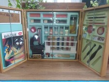 Le docteur en biologie du Dr