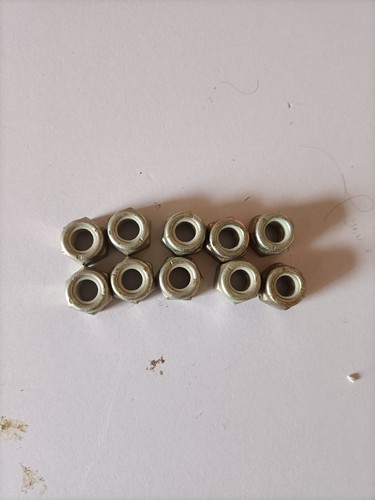 Lot ecrous 8x125 - ,