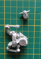 Warhammer  Old world :  Musicien orque noir /black orc  (orcs et gobelins)