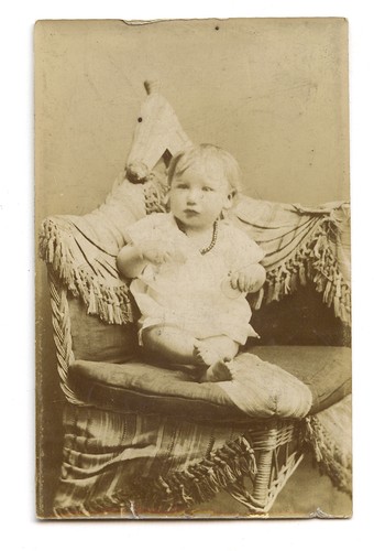 Jeune enfant bébé - , assis