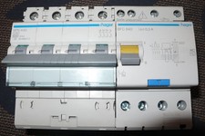 DISJONCTEUR TETRAPOLAIRE NFN432 DIFFERENTIEL BFC840, HAGER 32A 300mA, 32 AMPERES