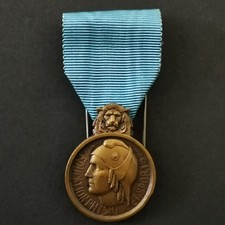 MEDAILLE BRONZE EDUCATION PHYSIQUE ET SPORTS PAX ET LABOR / FRANCE