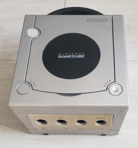 Nintendo gamecube console - nintendo,