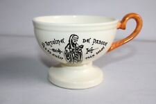 Ancienne tasse à pied en