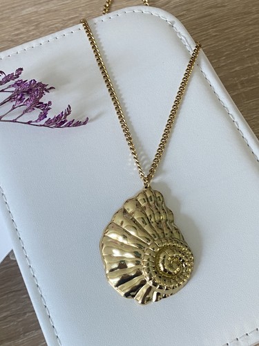 Collier coquillage doré