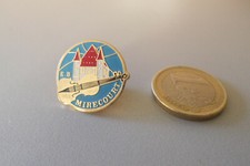 pin s badge broche MIRECOURT 88 capital du violon lutherie E.B. signé Charly