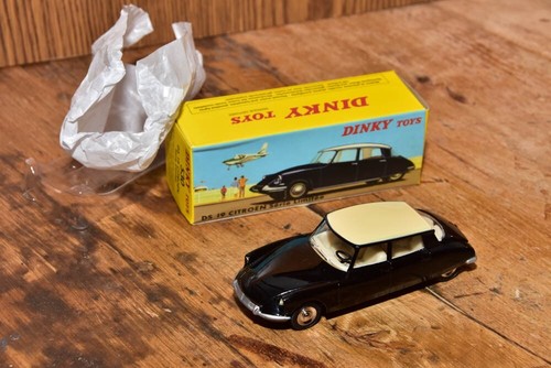 Citroen noire serie - ds,