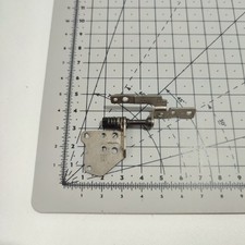 Asus E406M - Charniere d'ecran gauche / Left screen hinge