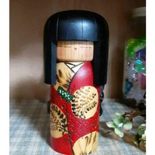 Poupée Kokeshi par Kazuo Yamaji