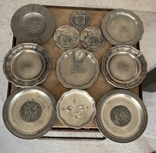 Lot 12 Étain Fleur De Lys Soucoupe Sous Tasse Cendrier Boîte Etc Etc Tous Signés
