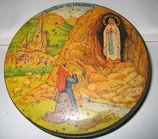 Lourdes ! Belle boite ronde !